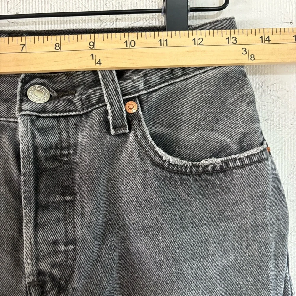 Levi's 501 Straight Jeans in Charcoal W24xL32 90s Grunge Button Fly Light Wash